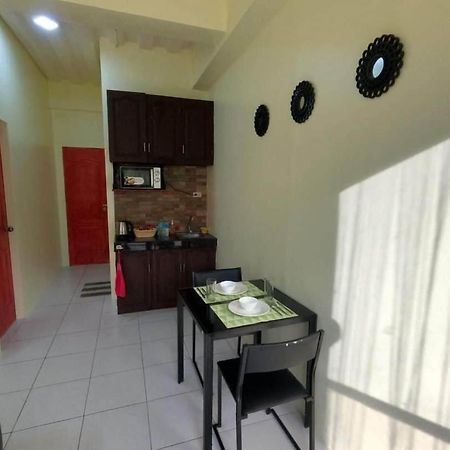 Antwet Backpacker's Inn&Rooftop Bar Dumaguete City Buitenkant foto