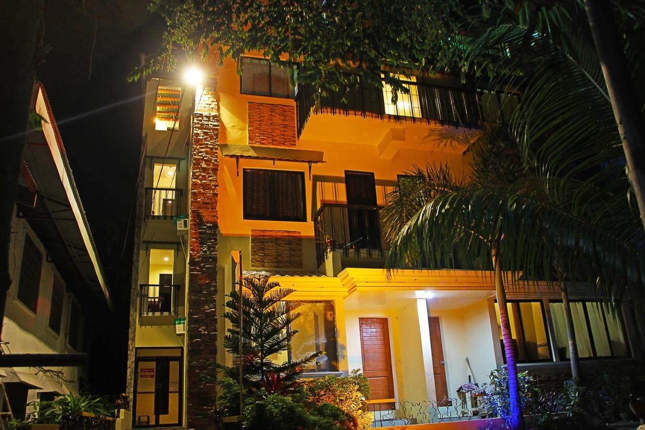 Antwet Backpacker's Inn&Rooftop Bar Dumaguete City Buitenkant foto