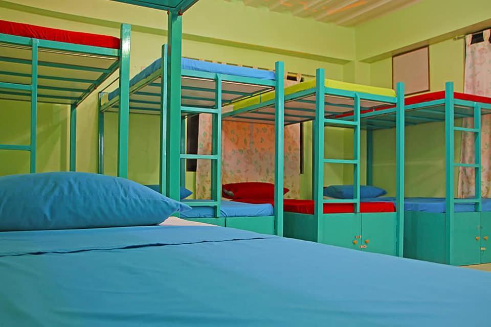 Antwet Backpacker's Inn&Rooftop Bar Dumaguete City Buitenkant foto