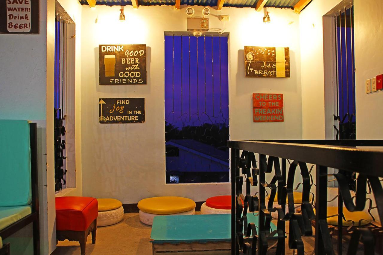Antwet Backpacker's Inn&Rooftop Bar Dumaguete City Buitenkant foto