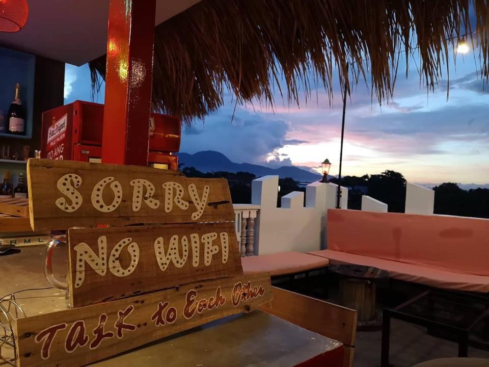 Antwet Backpacker's Inn&Rooftop Bar Dumaguete City Buitenkant foto