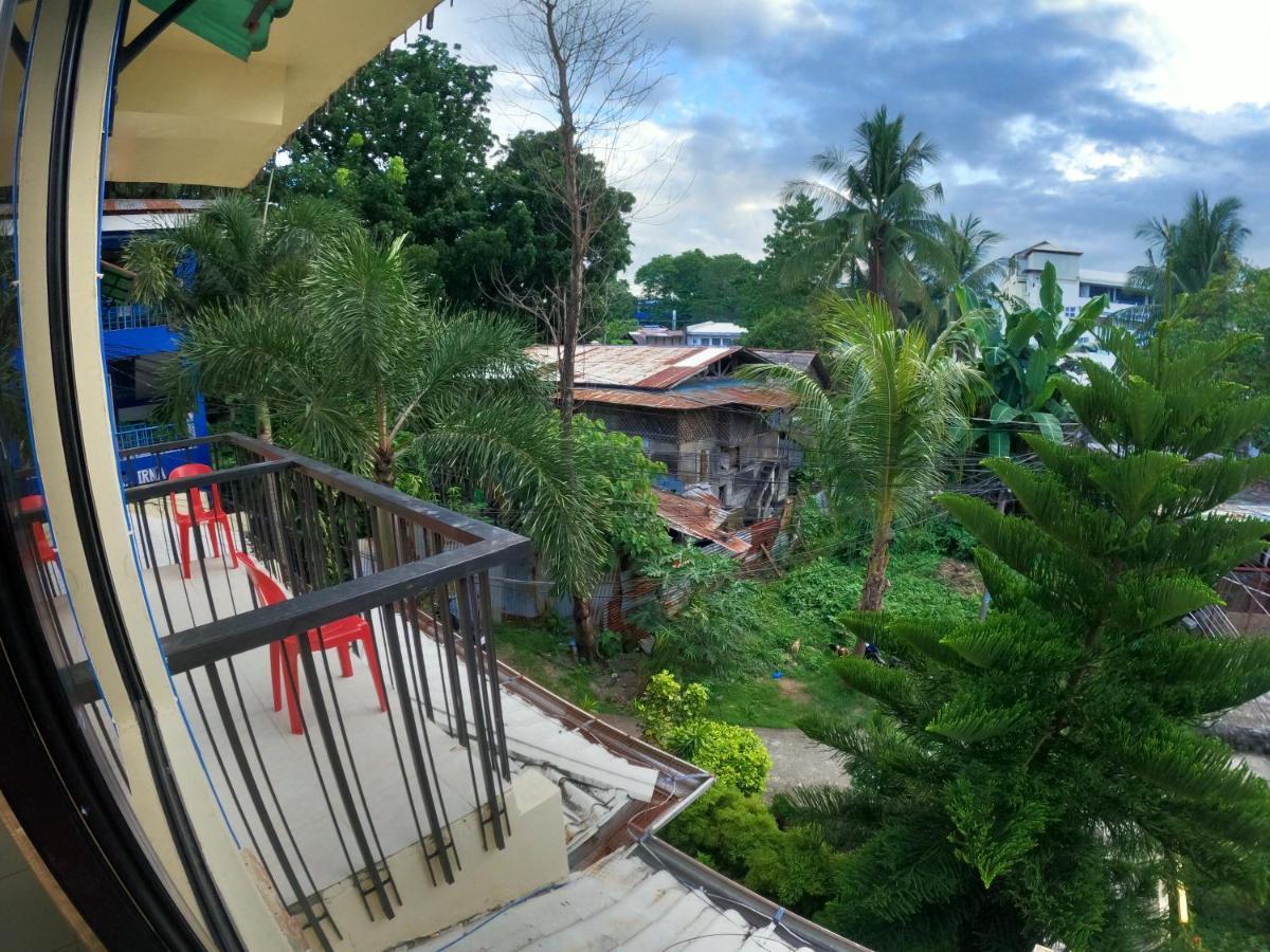 Antwet Backpacker's Inn&Rooftop Bar Dumaguete City Buitenkant foto